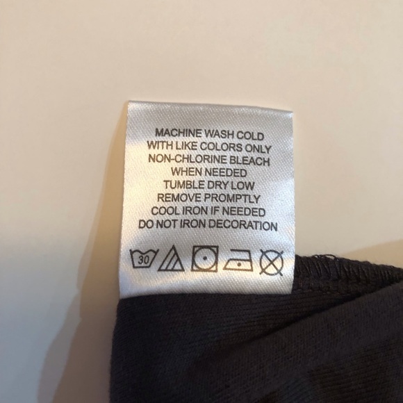 Vinyl Icons  NWOT JR (S & M) black cropped tee - DIE YOUNG STAY PRETTY - Picture 8 of 9